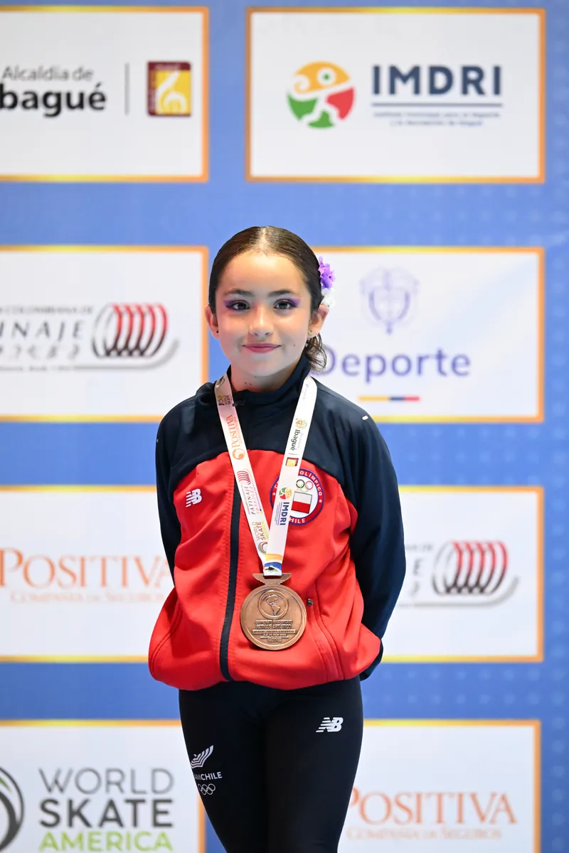 Agustina con su medalla de bronce en Ibagué 2024