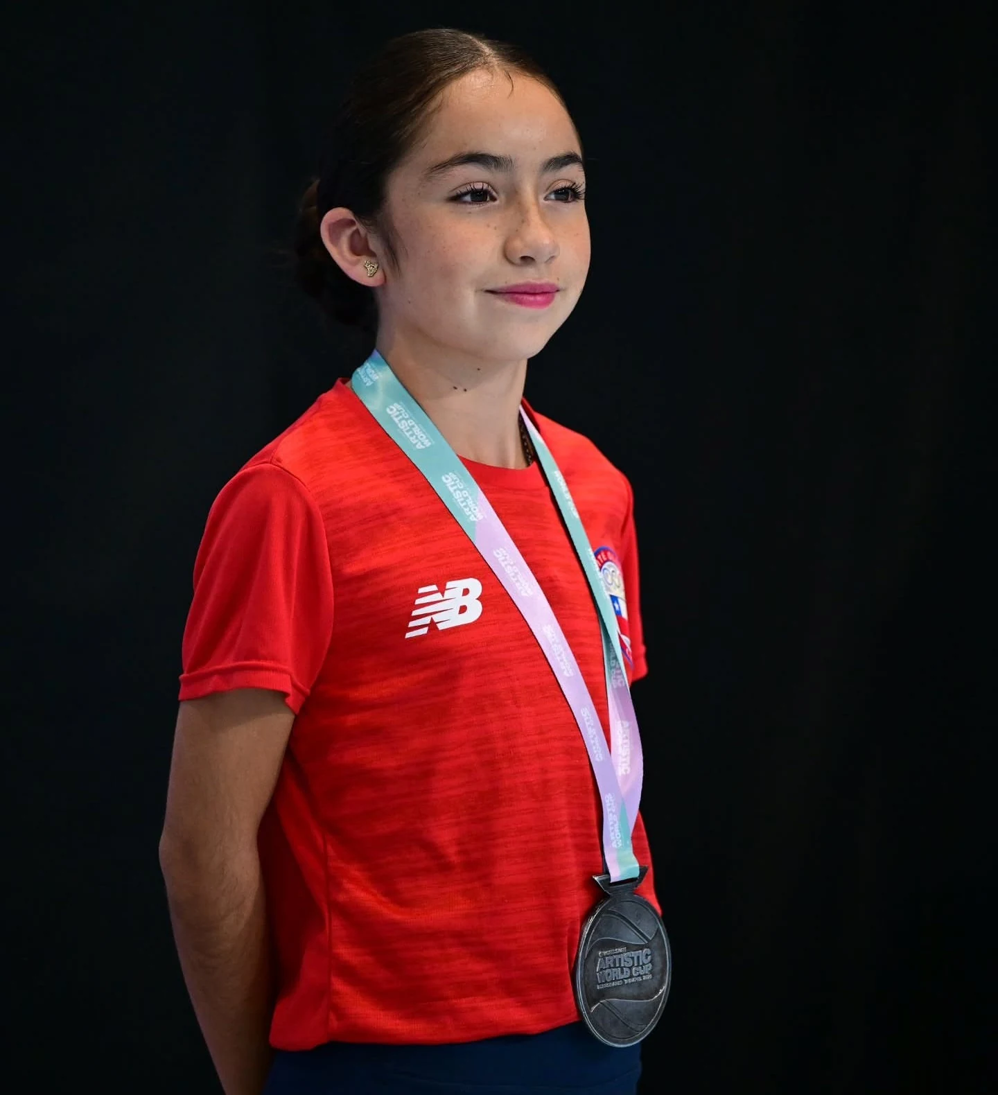 Agustina con su medalla del Artistic World Cup en Buenos Aires, 2026